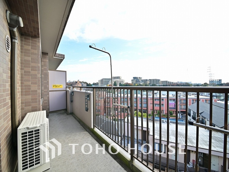 バルコニー 陽当たり良好なバルコニー