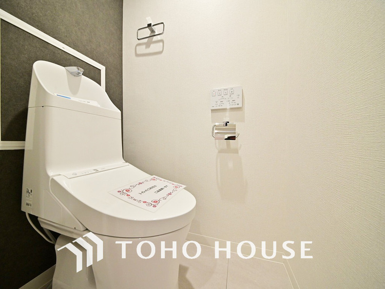 トイレ 清潔な洗浄機能付温水シャワートイレ