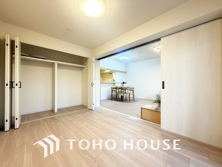 内装 シンプルですっきりとした室内は飽きのこない居心地の良い雰囲気です