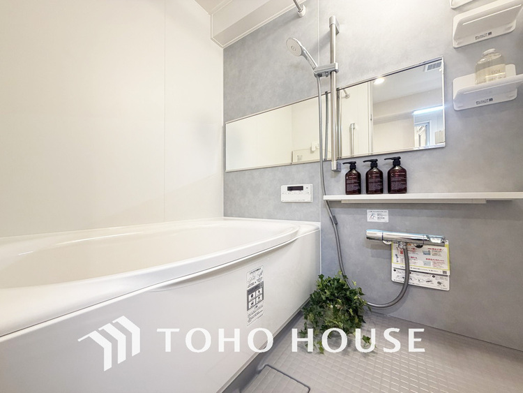 風呂 一日の疲れを癒すバスルームは、心地よいリラックスを叶える清潔感溢れる空間