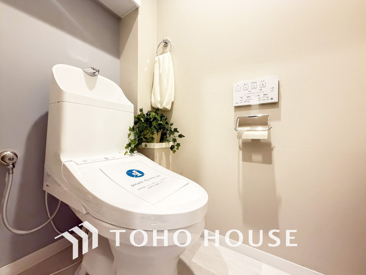 トイレ 清潔な洗浄機能付温水シャワートイレ