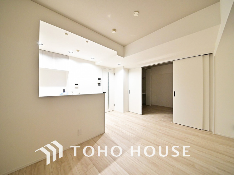 内装 広がりのある住空間、家族が集まるリビング・ダイニング