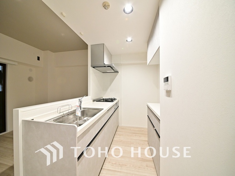 キッチン シンプルな部屋の雰囲気に溶け合うナチュラルキッチン