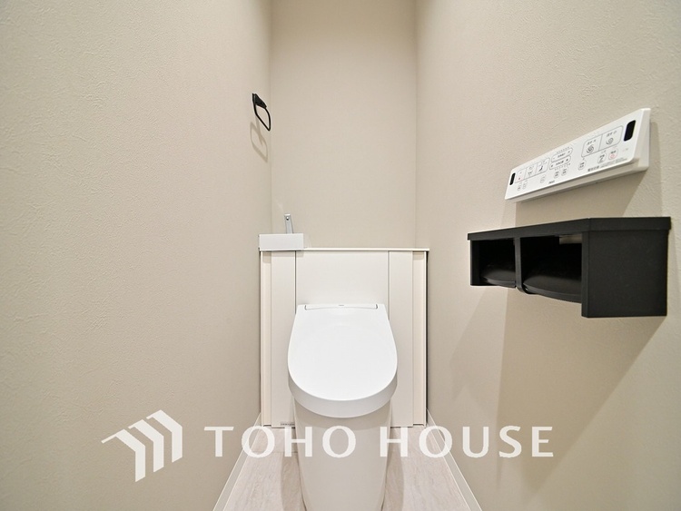 トイレ 清潔な洗浄機能付温水シャワートイレ