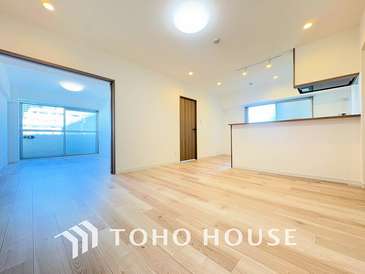 内装 広がりのある住空間、家族が集まるリビング・ダイニング