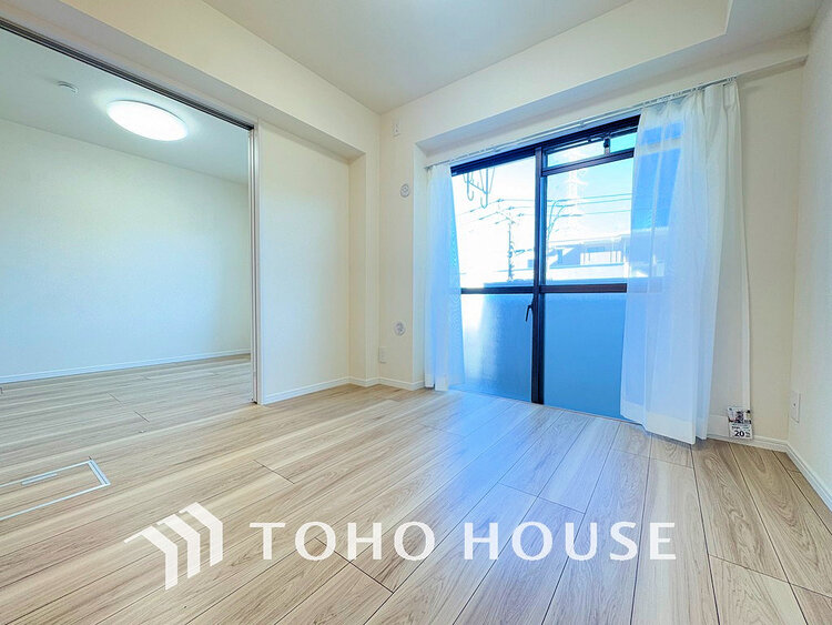 内装 広がりのある住空間、家族が集まるリビング・ダイニング