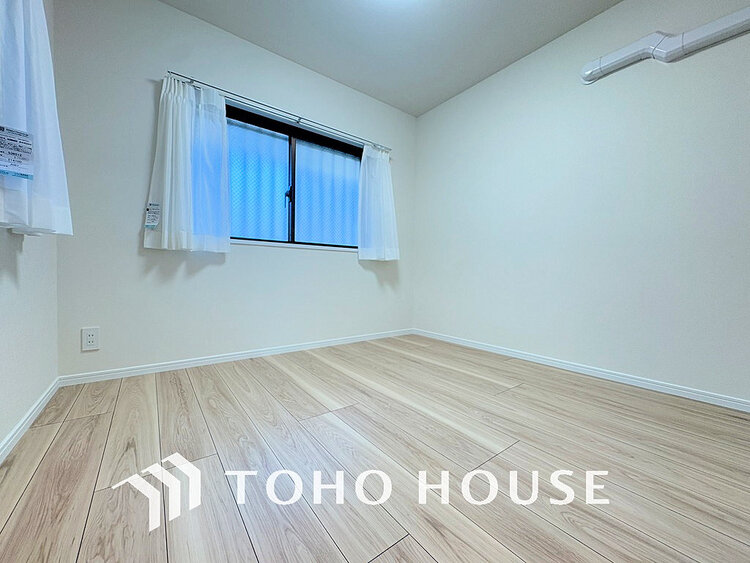 内装 採光もある洋室は、くつろぎのひと時を過ごすのにぴったり