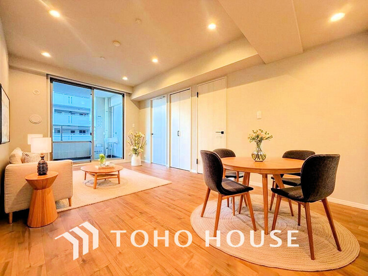 内装 広がりのある住空間、家族が集まるリビング・ダイニング(家具は全てCGです)