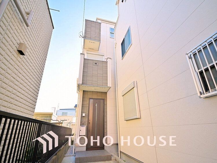 外観 〜2020年築の築浅戸建て〜小中学校近くでお子様にも安心です〜