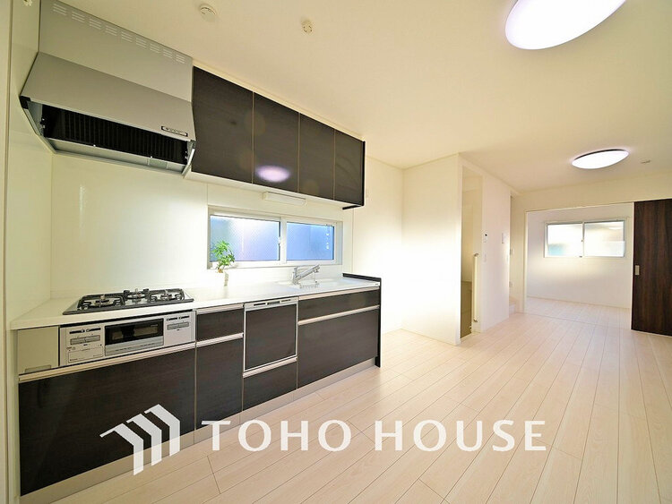 キッチン シンプルな部屋の雰囲気に溶け合うナチュラルキッチン