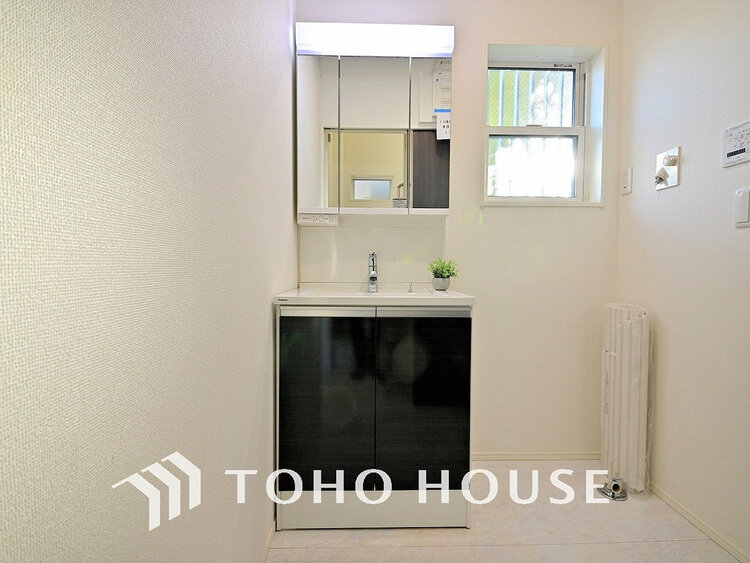 洗面 清潔感のある洗面室で朝の身支度を