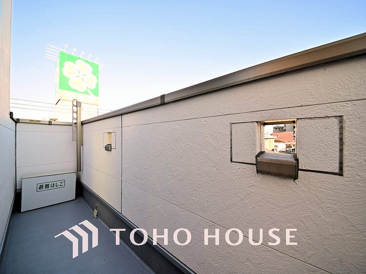 バルコニー 日当たりの良いバルコニーで晴れの日の洗濯物も楽しみになりますね