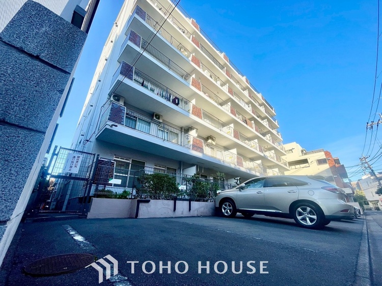 外観 ほんの少しのこだわり。ちょっとした色使いがその家がもつ雰囲気、趣（おもむき）を携え、暮らす家族や訪ねてくる友人・知人に新鮮な香りを運んできます。