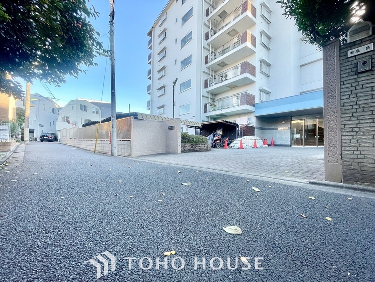 外観 ほんの少しのこだわり。ちょっとした色使いがその家がもつ雰囲気、趣（おもむき）を携え、暮らす家族や訪ねてくる友人・知人に新鮮な香りを運んできます。