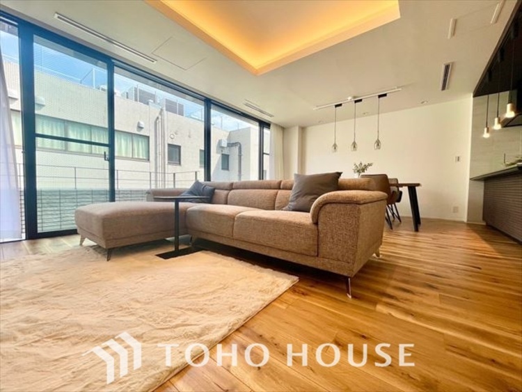 内装 【LIVING】◆扉を◆開くとこの景色。家族の”おかえり”の声が聞こえてきそう。