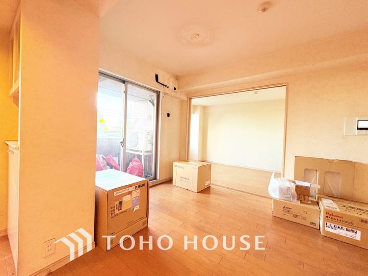 内装 改装工事中【LIVING】◆煌びやか◆愛おしい家族との団欒の時間をより一層幸せなものに感じさせる煌びやかなLDK。輝かしい毎日が待っています。