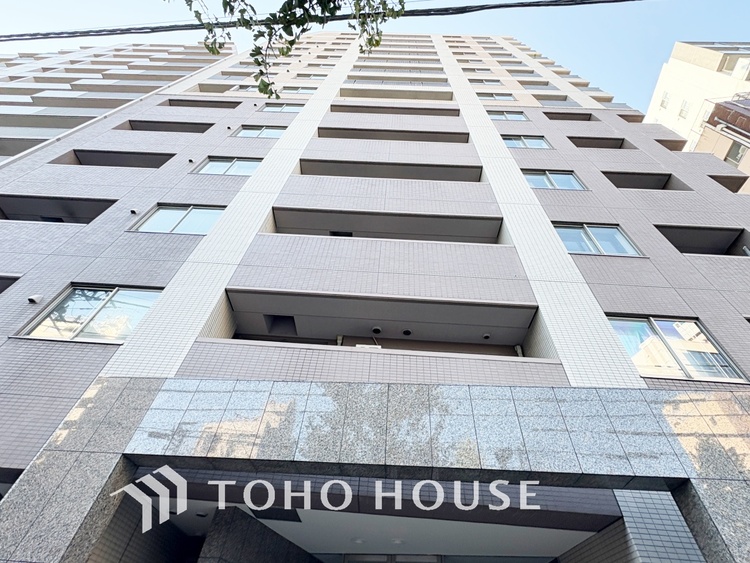 外観 ほんの少しのこだわり。ちょっとした色使いがその家がもつ雰囲気、趣（おもむき）を携え、暮らす家族や訪ねてくる友人・知人に新鮮な香りを運んできます。