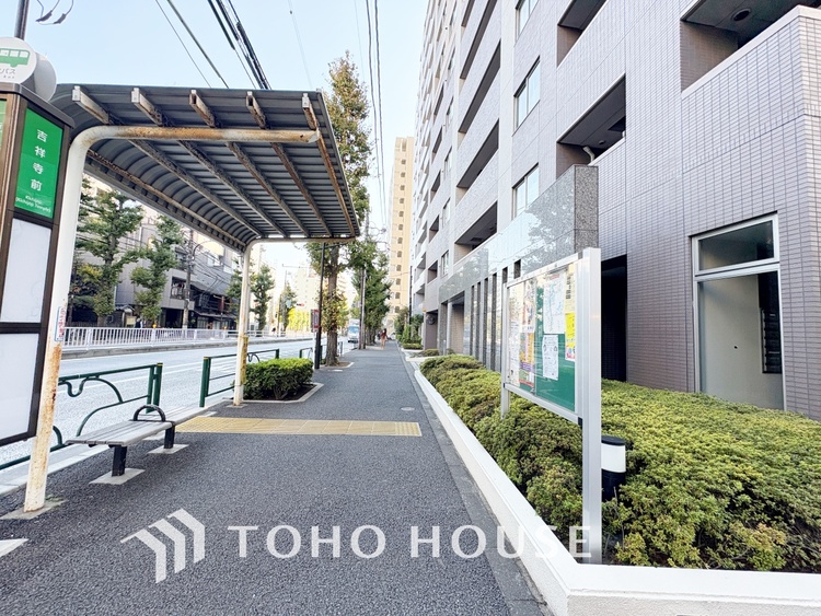 外観 ほんの少しのこだわり。ちょっとした色使いがその家がもつ雰囲気、趣（おもむき）を携え、暮らす家族や訪ねてくる友人・知人に新鮮な香りを運んできます。