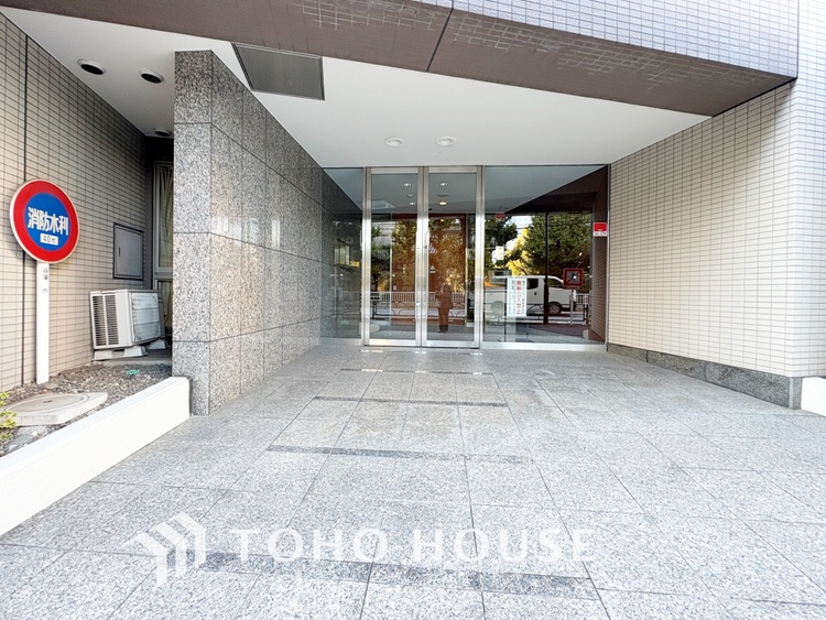 エントランス 【ENTRANCE】◆そびえ立つ◆我が家のシンボル。遠くの空が赤く染まる夕べが待ち遠しい。