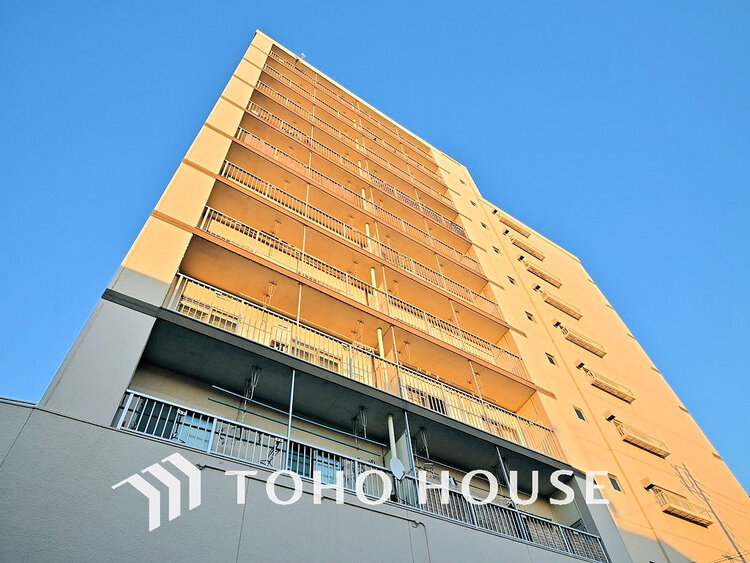 外観 〜8階部分、南西向きにつき陽当たり・眺望良好〜「新子安」駅から徒歩11分〜