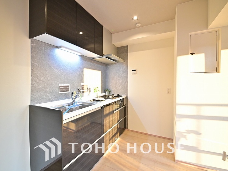 キッチン シンプルな部屋の雰囲気に溶け合うナチュラルキッチン