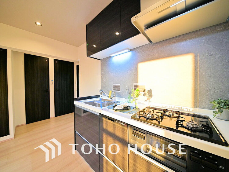 キッチン 落ち着きのあるカラーで統一された清潔感と気品が溢れるキッチン