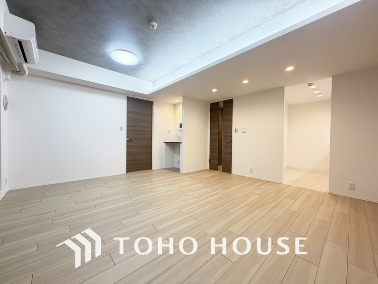 内装 広がりのある住空間、家族が集まるリビング・ダイニング