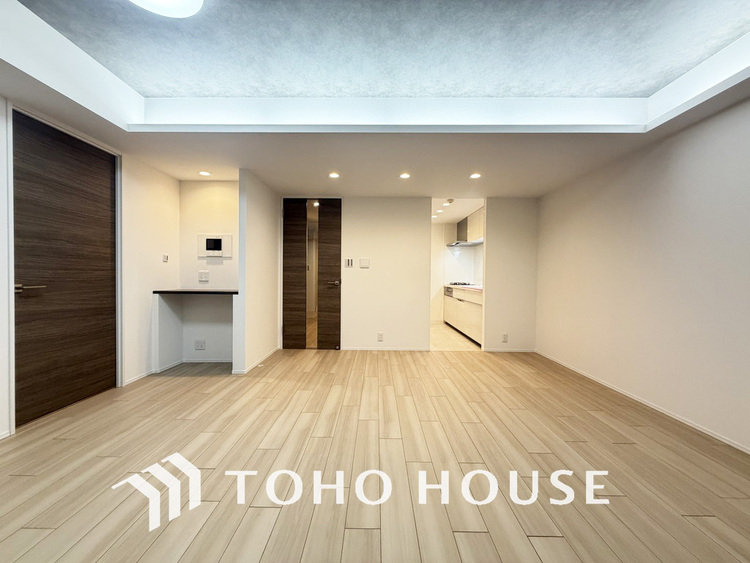 内装 約15帖のゆったりLDKは家族団欒の空間、会話もはずむ明るいリビング