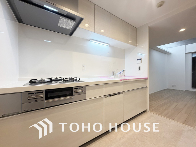 キッチン シンプルな部屋の雰囲気に溶け合うナチュラルキッチン