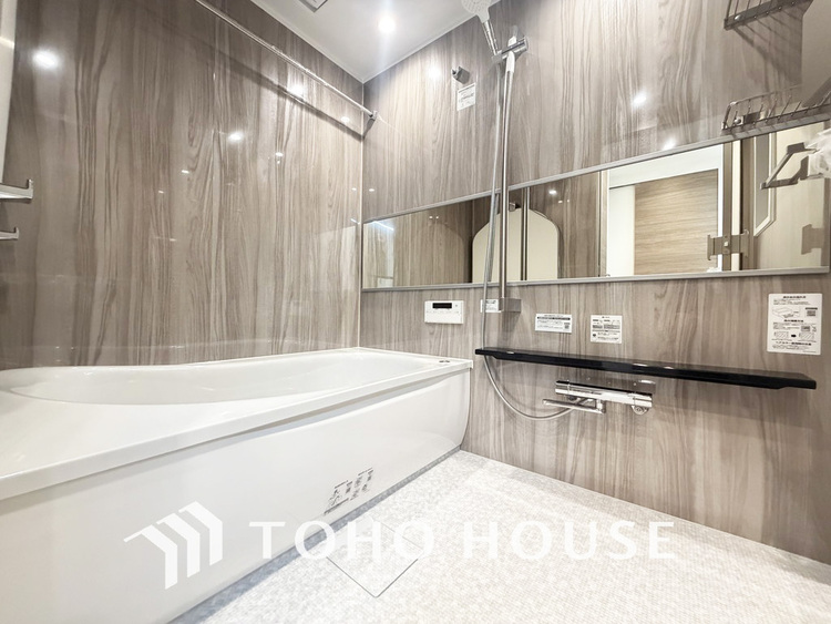 風呂 一日の疲れを癒すバスルームは、心地よいリラックスを叶える清潔感溢れる空間