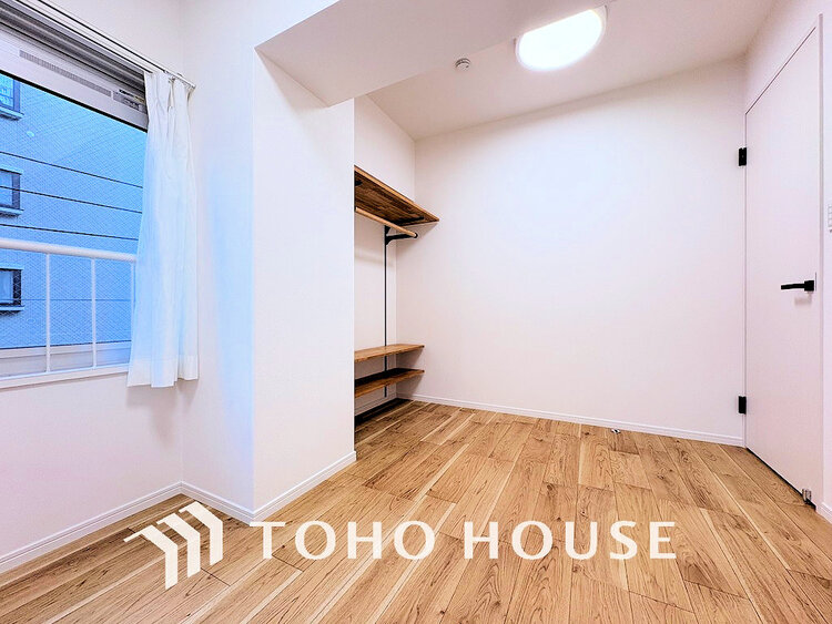 内装 採光もある洋室は、くつろぎのひと時を過ごすのにぴったり