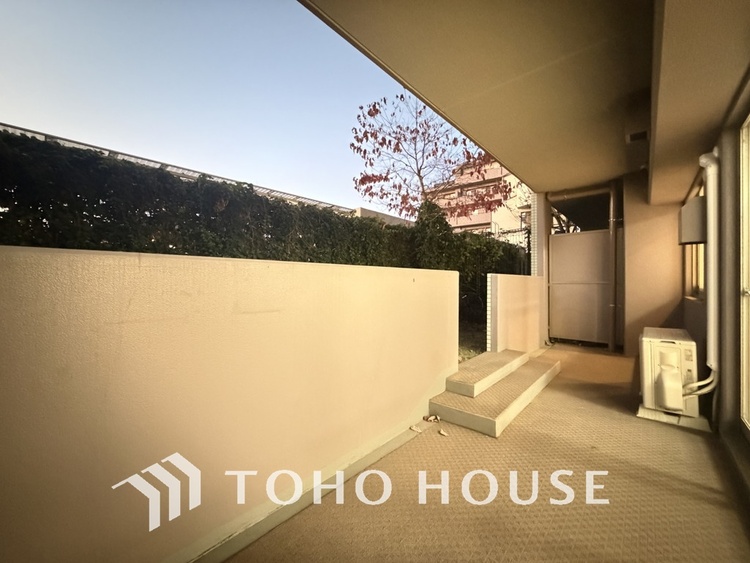 バルコニー 陽当たり良好なバルコニー