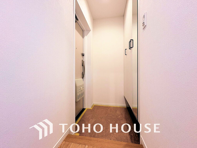 玄関 落ち着いた雰囲気の玄関、家族の帰りを暖かく迎えてくれます