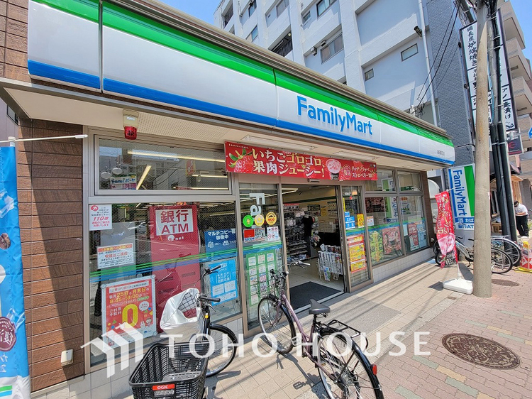 周辺 ファミリーマート 蓮沼駅西店　距離300ｍ