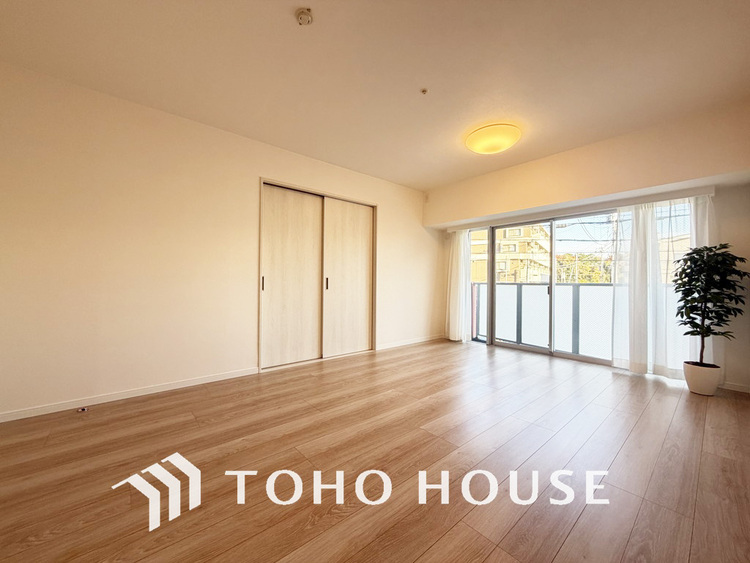 内装 広がりのある住空間、家族が集まるリビング・ダイニング