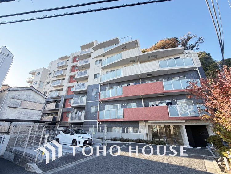 外観 〜「柿生」駅徒歩5分の好立地〜大切なペットと暮らすフルリフォーム2SLDK〜南東向きのため陽当り良好〜