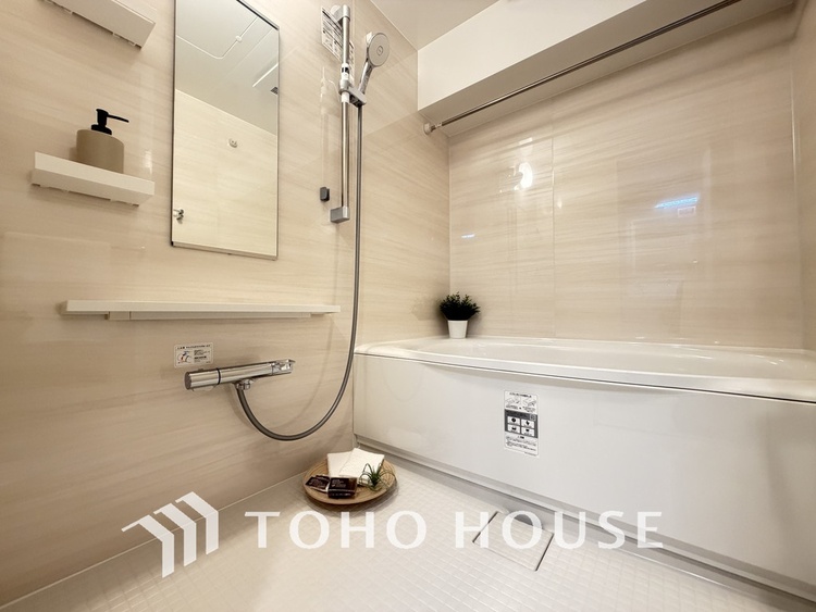 風呂 一日の疲れを癒すバスルームは、心地よいリラックスを叶える清潔感溢れる空間