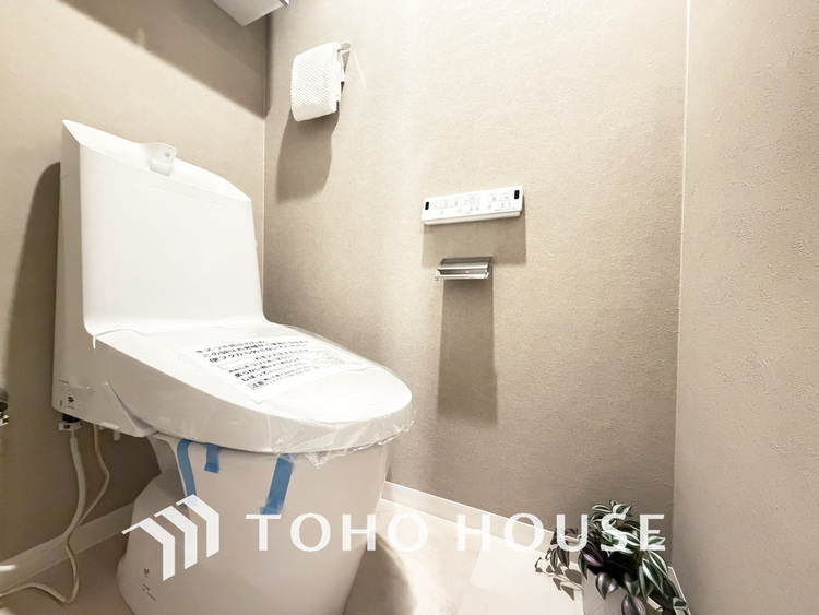 トイレ 清潔な洗浄機能付温水シャワートイレ