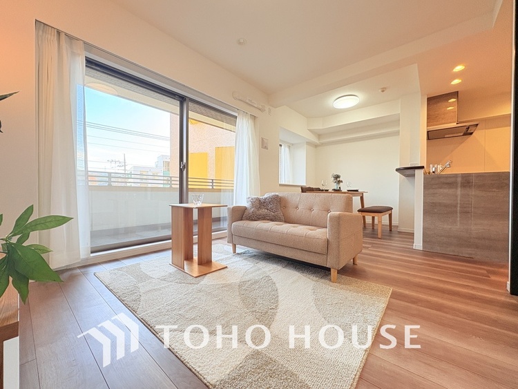 内装 広がりのある住空間、家族が集まるリビング・ダイニング