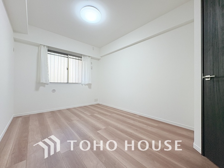 内装 採光もある洋室は、くつろぎのひと時を過ごすのにぴったり