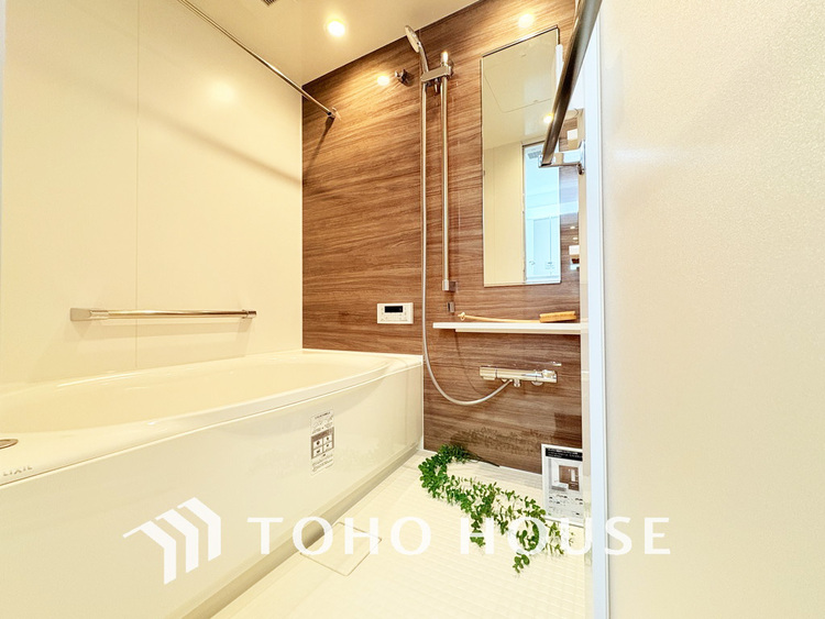 風呂 一日の疲れを癒すバスルームは、心地よいリラックスを叶える清潔感溢れる空間