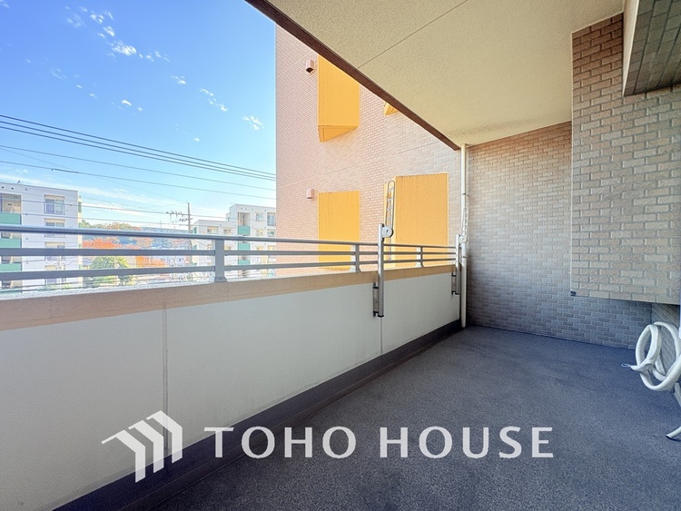 バルコニー 陽当たり良好なバルコニー