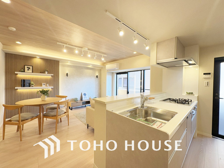 キッチン シンプルな部屋の雰囲気に溶け合うナチュラルキッチン