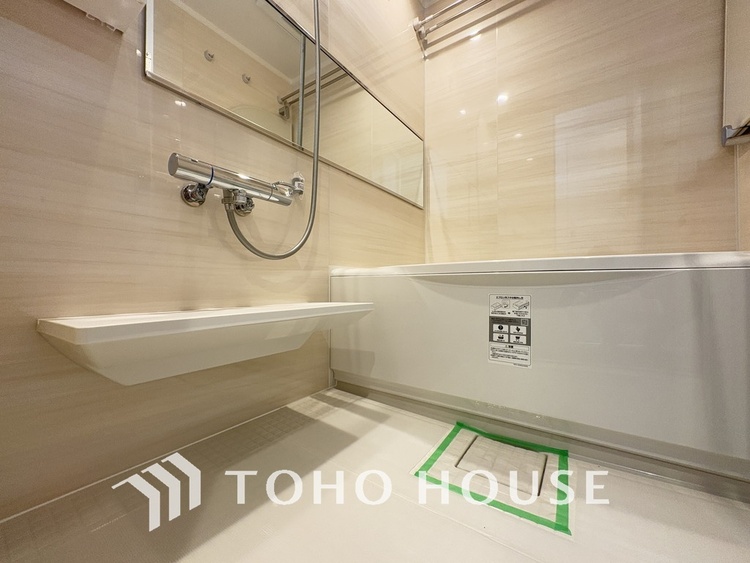 風呂 一日の疲れを癒すバスルームは、心地よいリラックスを叶える清潔感溢れる空間