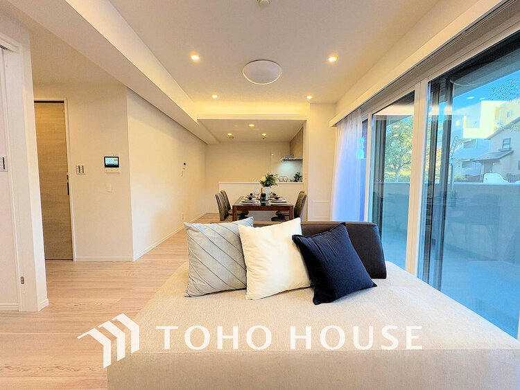 内装 家族みんなが爽やかに過ごせるように、光をたっぷり取り込んだLDK