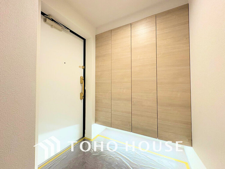 玄関 落ち着いた雰囲気の玄関、家族の帰りを暖かく迎えてくれます