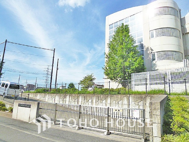 周辺 横浜市立東山田小学校　距離300ｍ