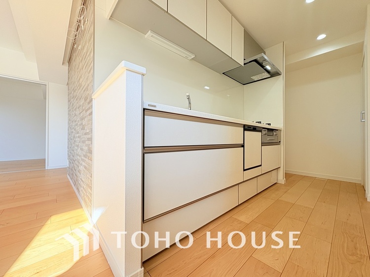 キッチン シンプルな部屋の雰囲気に溶け合うナチュラルキッチン