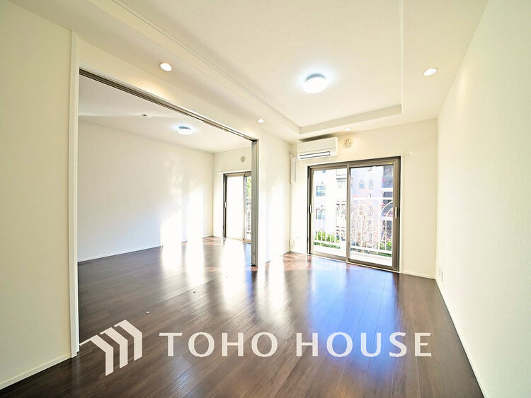 内装 家族みんなが爽やかに過ごせるように、光をたっぷり取り込んだLDK