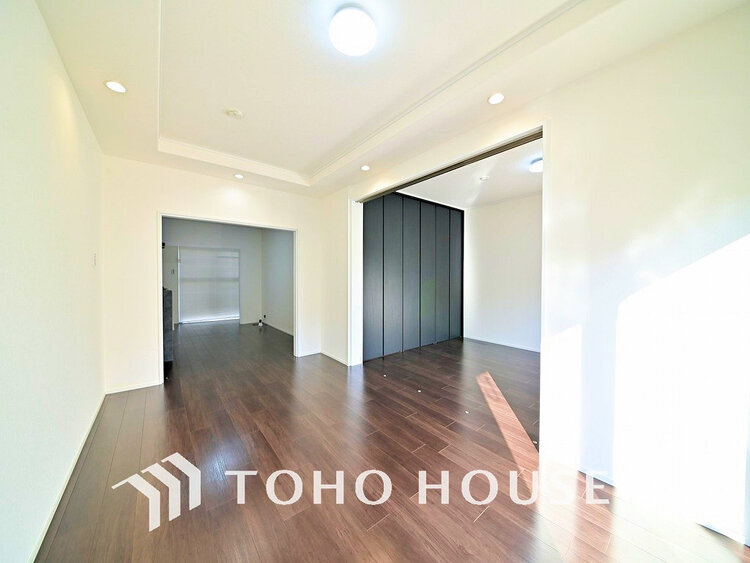 内装 上質な時間を育む暮らしのメインステージ。寛ぎとコミュニケーションを育む居心地のよい場所